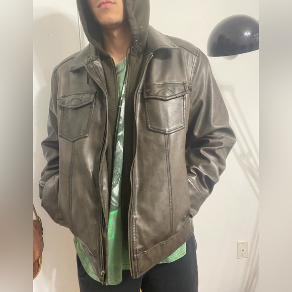 Vintage, LEVI’S, brown, distressed, leather jacket, with sherpa interior. - Picture 8 of 11